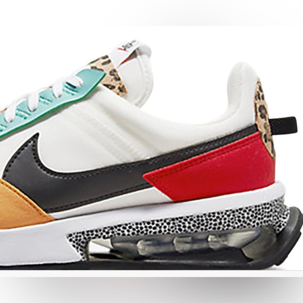 Nike AIR MAX PRE-DAY SE Women
"Safari"